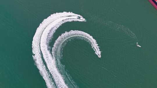 走私海警执法船空中俯瞰海上快艇行驶画面