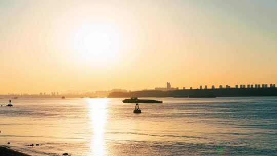 城市江边长江黄昏日落夕阳风光延时摄影