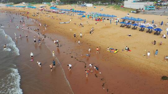 海水浴场，沙滩，海浪，假日，休闲