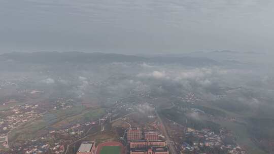 航拍视角下的城市建筑群全景