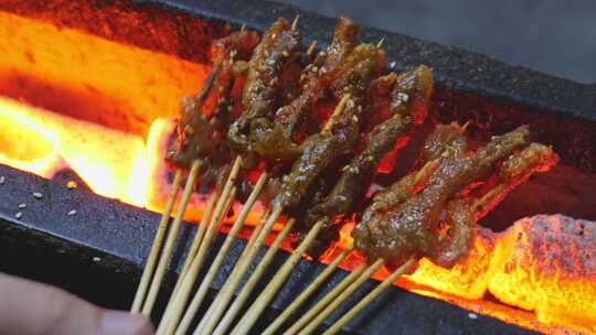 烧烤火焰人间烟火夜宵烤肉羊肉串牛肉串