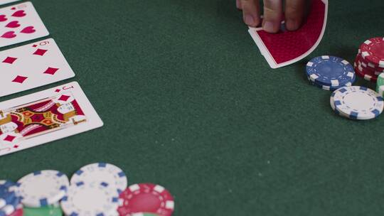 牌桌上的筹码的扑克视频素材模板下载