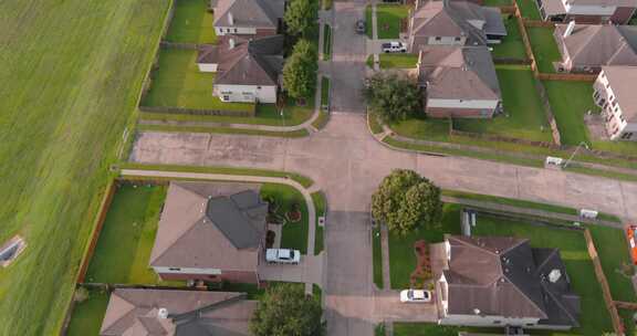 德克萨斯州休斯顿郊外郊区房屋的鸟瞰图