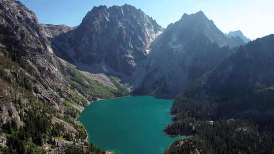 科尔查克湖，山，湖，树