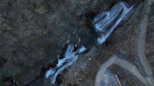 航拍山脉地质沟壑峰峦风光雄威高山湖泊瀑布