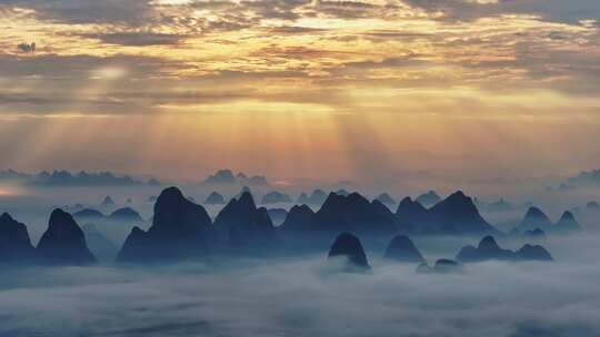 航拍桂林峰林日出美丽景观