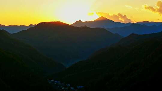 群山 秦岭落日