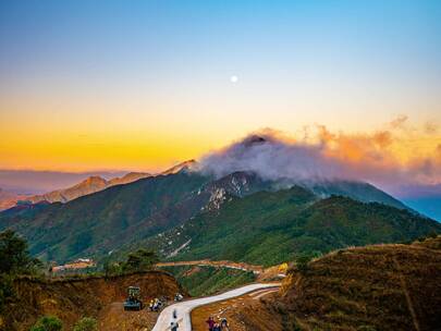 信宜茶山乡村日照金山延时