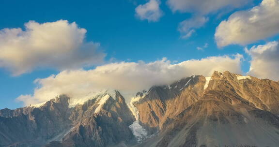 梅里雪山黄昏航拍延时，西藏察隅县察瓦龙乡