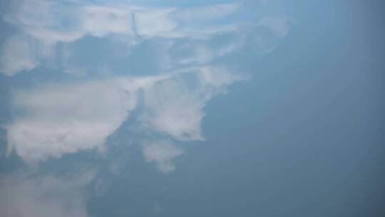 西湖曲院风荷蓝天白云水中倒影4K视频素材