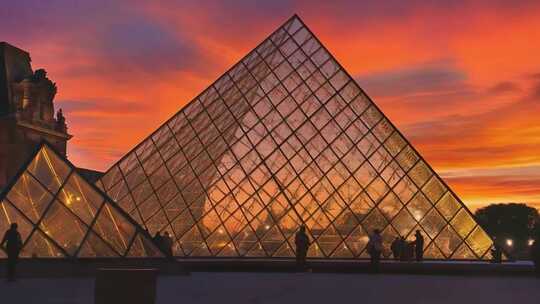 巴黎玻璃金字塔凯旋门埃菲尔铁塔法国地标