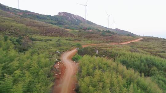 湖南衡阳鸡公岩山路上飞驰的汽车