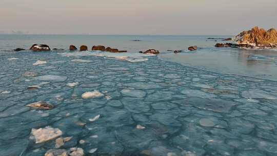 航拍冬季北戴河海边海冰