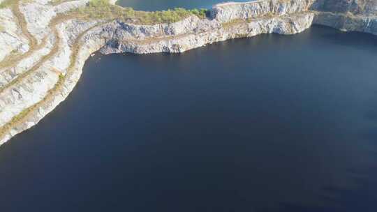 广州油麻山天坑天池