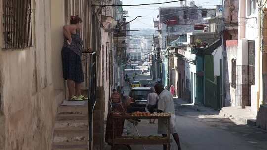 古巴哈瓦那买水果街道地拍709