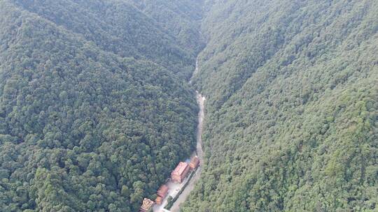 航拍巍峨大山梵净山景区