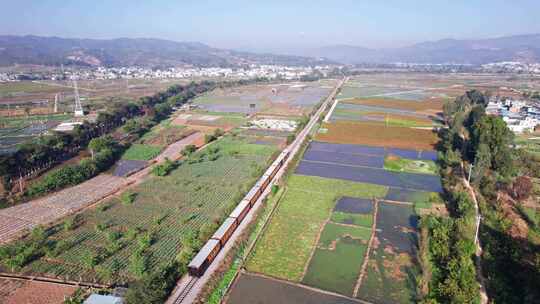 云南建水小火车滇越铁路米轨航拍视角实时