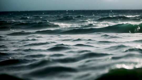 波涛汹涌的水面