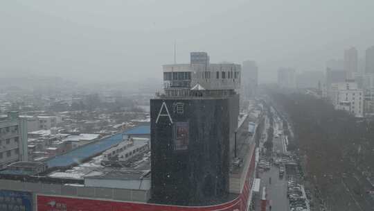 河南省南阳市红都百货A馆冬季雪景环绕航拍视频素材模板下载