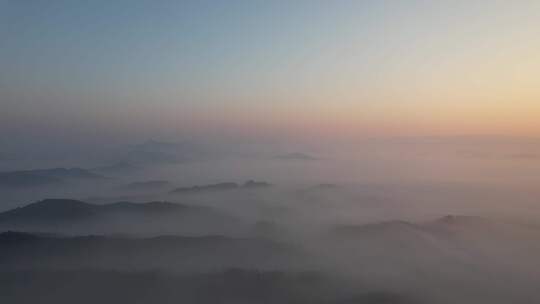 水墨画山川清晨迷雾日出云海航拍