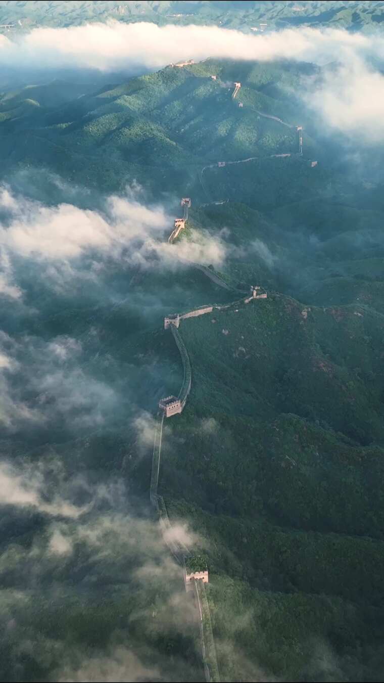 中国万里长城云海云雾缭绕气势磅礴竖屏