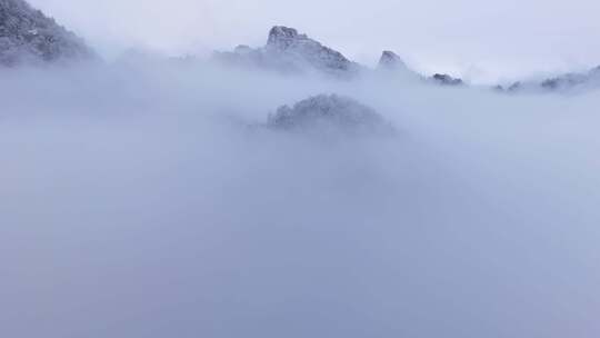 伏牛山冬季雪景云海雾凇