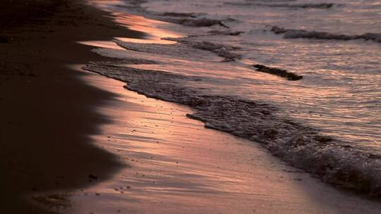 日落中的海浪