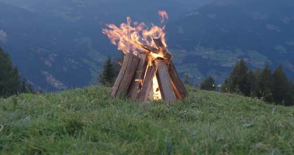 火灾，山脉，营火，奥地利