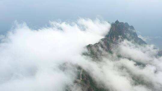 长城雨后云海翻滚震撼大气