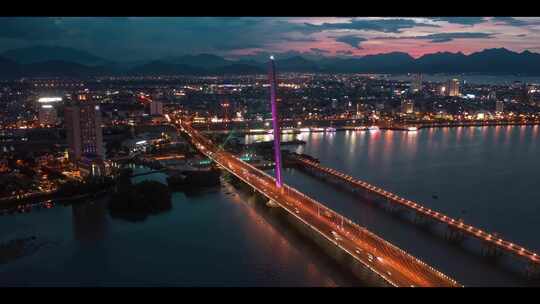 城市航拍越南大桥汽车夜景灯光摩天大楼日落