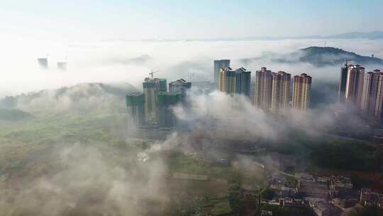 航拍雾下城市