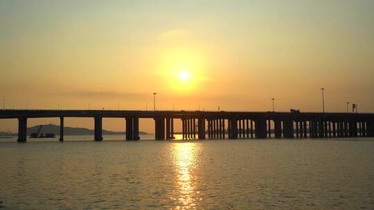 金色阳光日照深圳前海跨海大桥交通视频素材模板下载