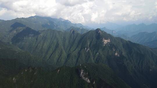 祖国壮丽山河连绵起伏高山