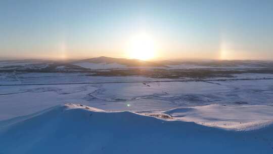 航拍呼伦贝尔雪域雪原灿烂夕阳