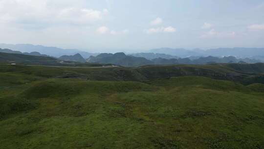 贵州山川阿西里西草原白云蓝天 