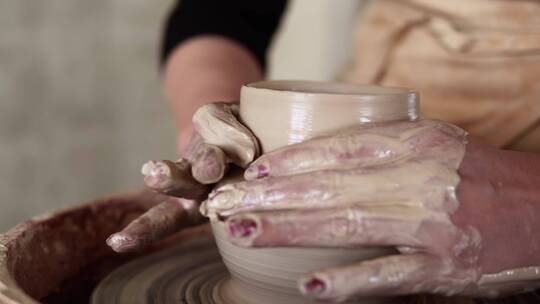 传统泥陶制作手工艺陶罐