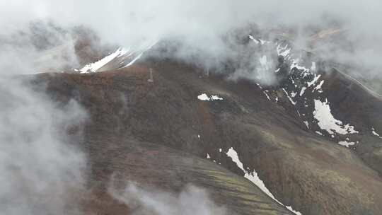 中国西藏山南无人机航拍高山云雾缭绕风景