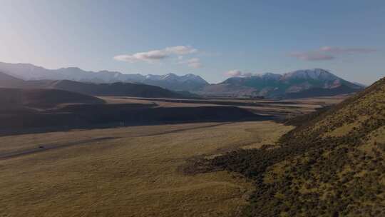 新西兰南岛山脉间的公路 穿山公路 航拍