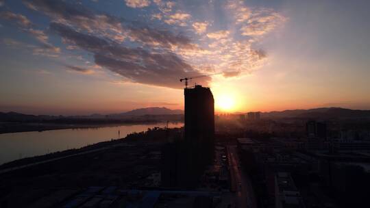 【原创】夕阳下塔吊城市建设工地施工视频素材模板下载