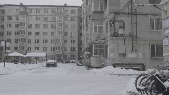 黑龙江牡丹江市被雪覆盖的小区建筑视频素材模板下载