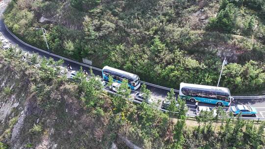 航拍威海市环翠区猫头山环海路观光大巴客车视频素材模板下载