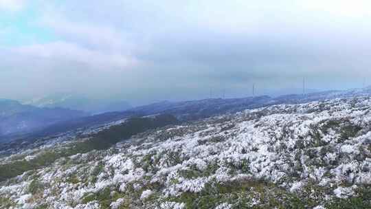 高山风车雪景冰雪奇缘冰雪森林震撼壮观航拍