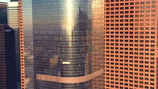 摩天大楼玻璃外墙清理清洁城市航拍洛杉矶