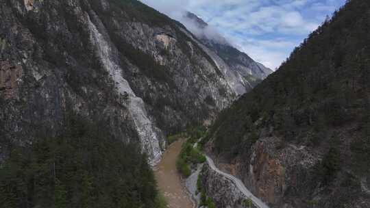 西藏昌都丙察左公路峡谷道路航拍自然风光