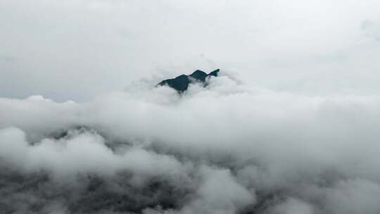 海南五指山市五指山雨后航拍雨雾美景