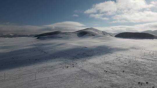 冬季雪天内蒙乌兰布统塞罕坝草原公路4K航拍