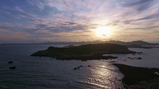 航拍平潭北部湾海上风电场夕阳火烧云鱼排