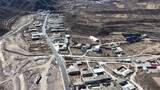 航拍山间蜿蜒公路高清在线视频素材下载