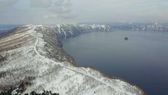 日本北海道冬季摩周湖和摩周岳火山口航拍