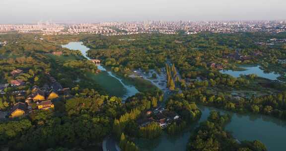 江苏省扬州市瘦西湖大明寺晨曦云雾风光航拍